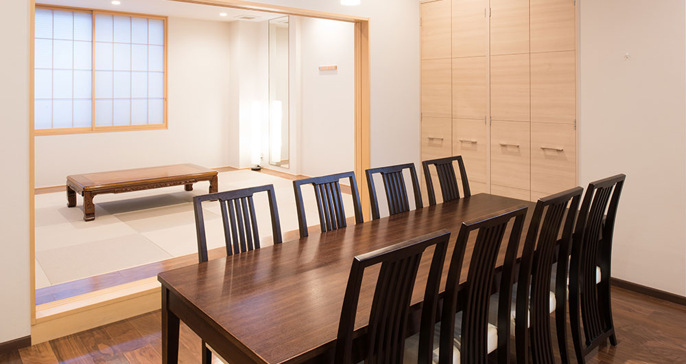 ヴィラ_ファミリア控室