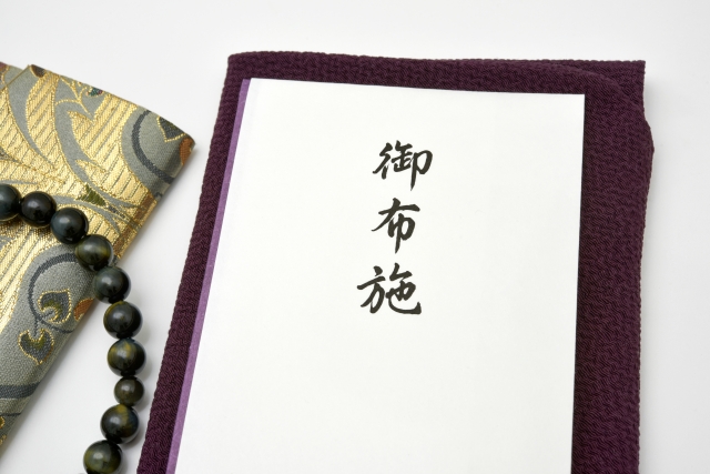 正しいお布施の渡し方(お葬式の場合)